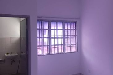 Klang - Bandar Puteri - Newly Refurbished - 2 storey Link house - For Sales