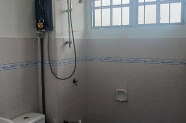 Klang - Bandar Puteri - Newly Refurbished - 2 storey Link house - For Sales