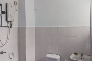 Klang - Bandar Puteri - Newly Refurbished - 2 storey Link house - For Sales