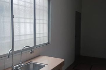 Klang - Bandar Puteri - Newly Refurbished - 2 storey Link house - For Sales