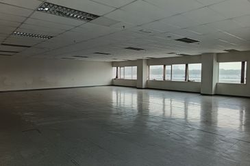 Industrial Office - Taman Bunga Raya - Seksyen 27 - Strategic Location - To Let