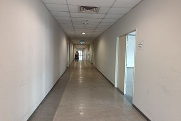 Industrial Office - Taman Bunga Raya - Seksyen 27 - Strategic Location - To Let