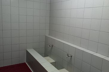 Industrial Office - Taman Bunga Raya - Seksyen 27 - Strategic Location - To Let