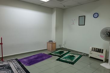 Industrial Office - Taman Bunga Raya - Seksyen 27 - Strategic Location - To Let