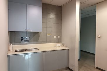 Industrial Office - Taman Bunga Raya - Seksyen 27 - Strategic Location - To Let