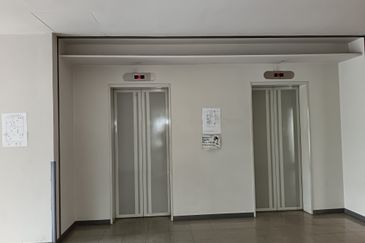 Industrial Office - Taman Bunga Raya - Seksyen 27 - Strategic Location - To Let