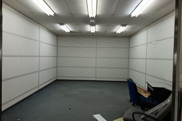 Industrial Office - Taman Bunga Raya - Seksyen 27 - Strategic Location - To Let