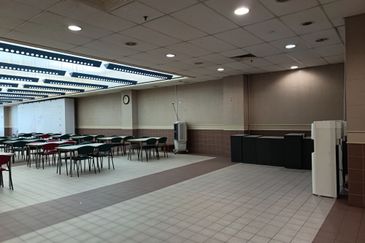 Industrial Office - Taman Bunga Raya - Seksyen 27 - Strategic Location - To Let