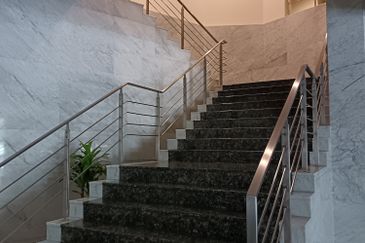 Industrial Office - Taman Bunga Raya - Seksyen 27 - Strategic Location - To Let