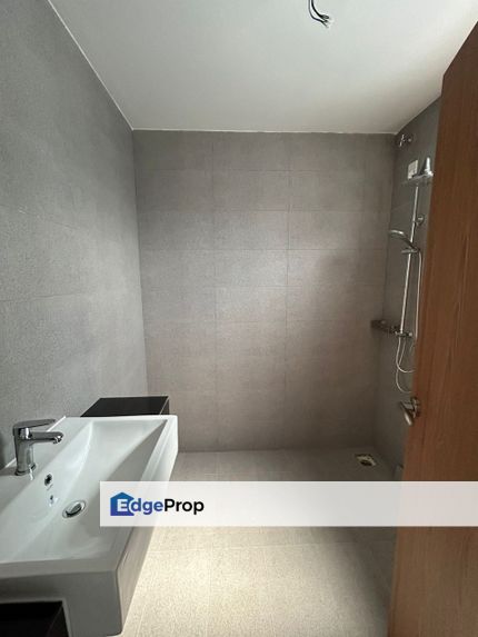 Kulai Tmn Bukit Seni 3 Storey terrace bare For Sale , Johor, Kulai