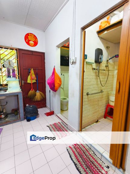 Desa Cemerlang 2 storey low cost rm300k full loan unit for Sale , Johor, Ulu Tiram