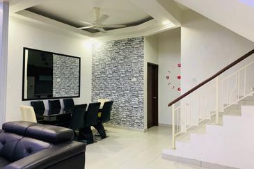 Persiaran Puncak Alam 1 