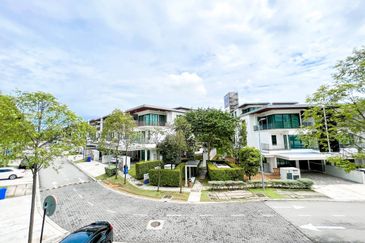 Duta Villa, Setia Alam