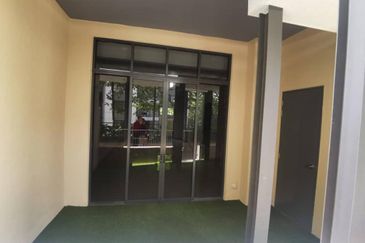 Henna Residence @ The Quartz