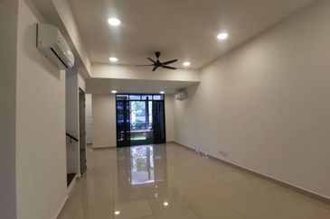 Henna Residence @ The Quartz