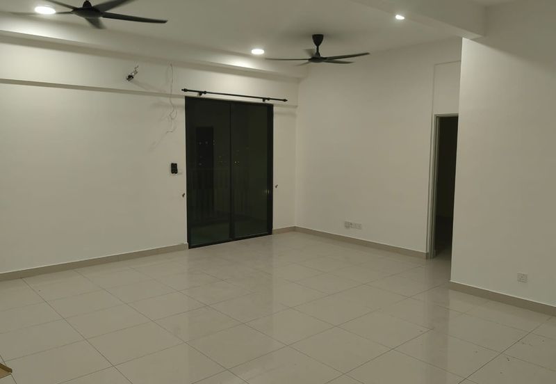 Corner unit, car park near entrance 