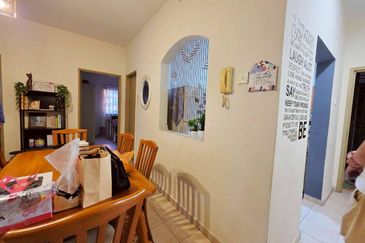 Prima Regency (Kensington Court)