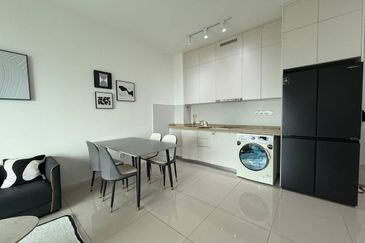 The M @ Medini Macrolink