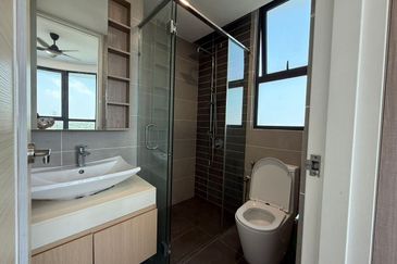 The M @ Medini Macrolink