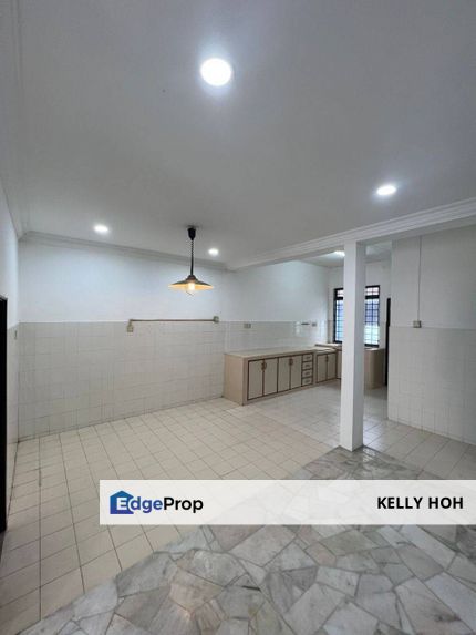 Jalan Hang Tuah, Tun Aminah Skudai Johor, 1.5 Storey Terrace House, 3 +1 Bedrooms 2 Bathrooms, Partial Furnished, For Rent , Johor, Skudai