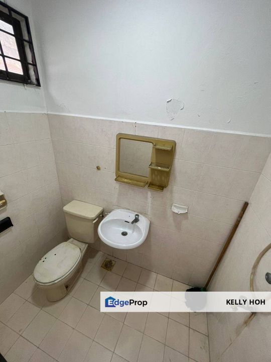 Jalan Hang Tuah, Tun Aminah Skudai Johor, 1.5 Storey Terrace House, 3 +1 Bedrooms 2 Bathrooms, Partial Furnished, For Rent , Johor, Skudai