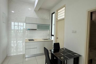 D'Summit Residences @ Kempas Utama