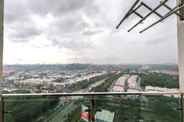 D'Summit Residences @ Kempas Utama