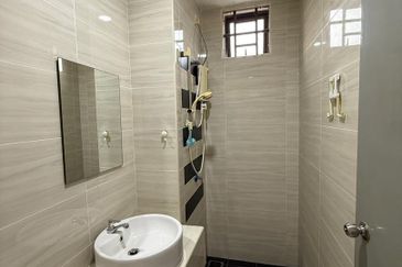 D'Summit Residences @ Kempas Utama