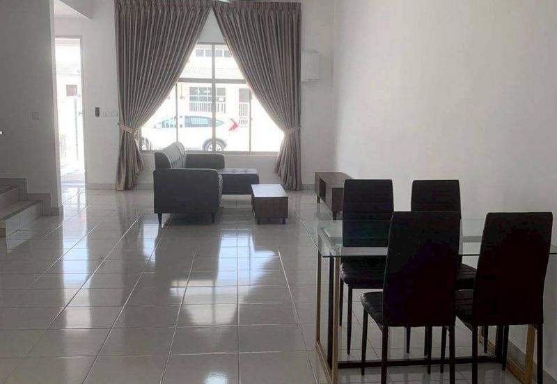 Erica @ Meridin East