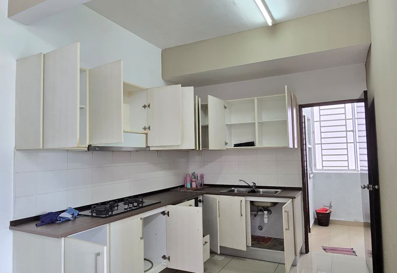 Dedaun Hijau (Greenfield Regency)