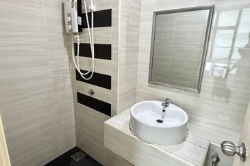 D'Summit Residences @ Kempas Utama