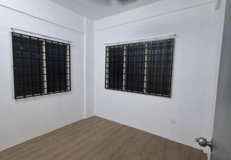 Pangsapuri Jasa, Mutiara Rini