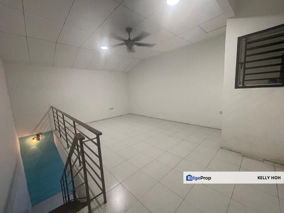 Taman Scientex Kelapa Sawit Kulai Johor, 2.5 - Storey Terrace House, 4 Bedrooms 3 Bathrooms, Partial Furnished, For Rent , Johor, Kulai
