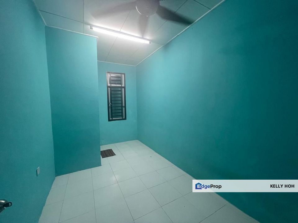 Taman Scientex Kelapa Sawit Kulai Johor, 2.5 - Storey Terrace House, 4 Bedrooms 3 Bathrooms, Partial Furnished, For Rent , Johor, Kulai