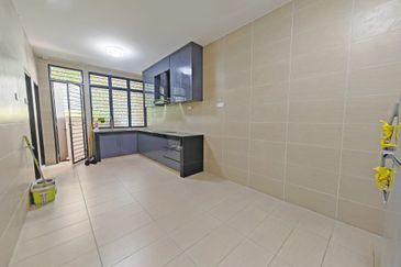 D'Premier @ Bandar Damai Perdana