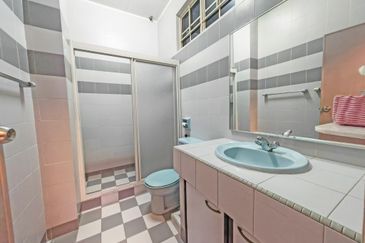 Jalan Suasana, Bandar Tun Hussein Onn