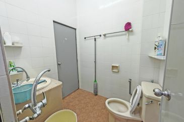 Jalan Suasana, Bandar Tun Hussein Onn