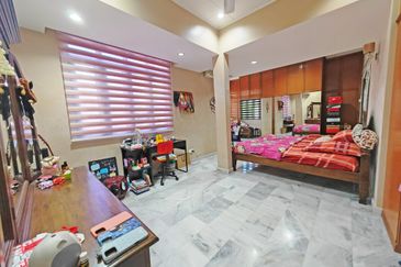 Jalan Suasana, Bandar Tun Hussein Onn