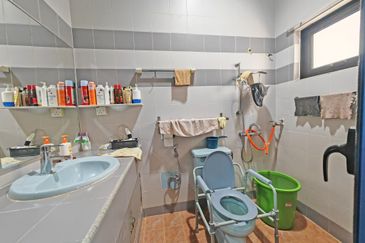 Jalan Suasana, Bandar Tun Hussein Onn