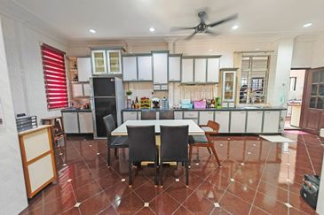 Jalan Suasana, Bandar Tun Hussein Onn