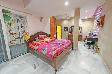 Jalan Suasana, Bandar Tun Hussein Onn