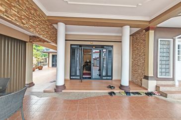 Jalan Suasana, Bandar Tun Hussein Onn