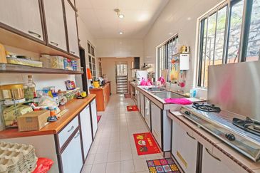 Jalan Suasana, Bandar Tun Hussein Onn