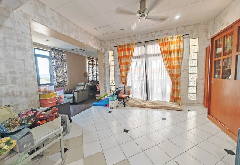 Jalan Suasana, Bandar Tun Hussein Onn