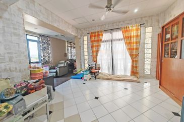 Jalan Suasana, Bandar Tun Hussein Onn