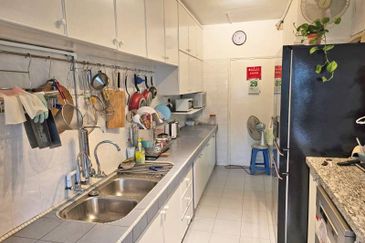 Walk up Baiduri Block C2 Apartmen 2nd Floor, Renovated, Good Condition