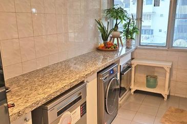 Walk up Baiduri Block C2 Apartmen 2nd Floor, Renovated, Good Condition