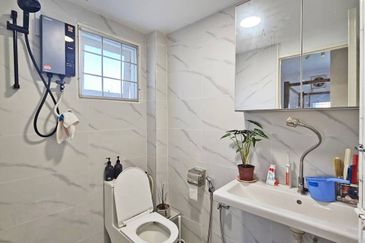 Walk up Baiduri Block C2 Apartmen 2nd Floor, Renovated, Good Condition