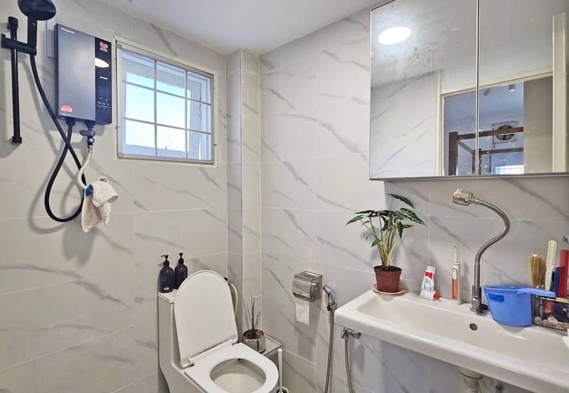 Walk up Baiduri Block C2 Apartmen 2nd Floor, Renovated, Good Condition