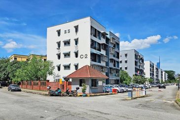 Walk up Baiduri Block C2 Apartmen 2nd Floor, Renovated, Good Condition